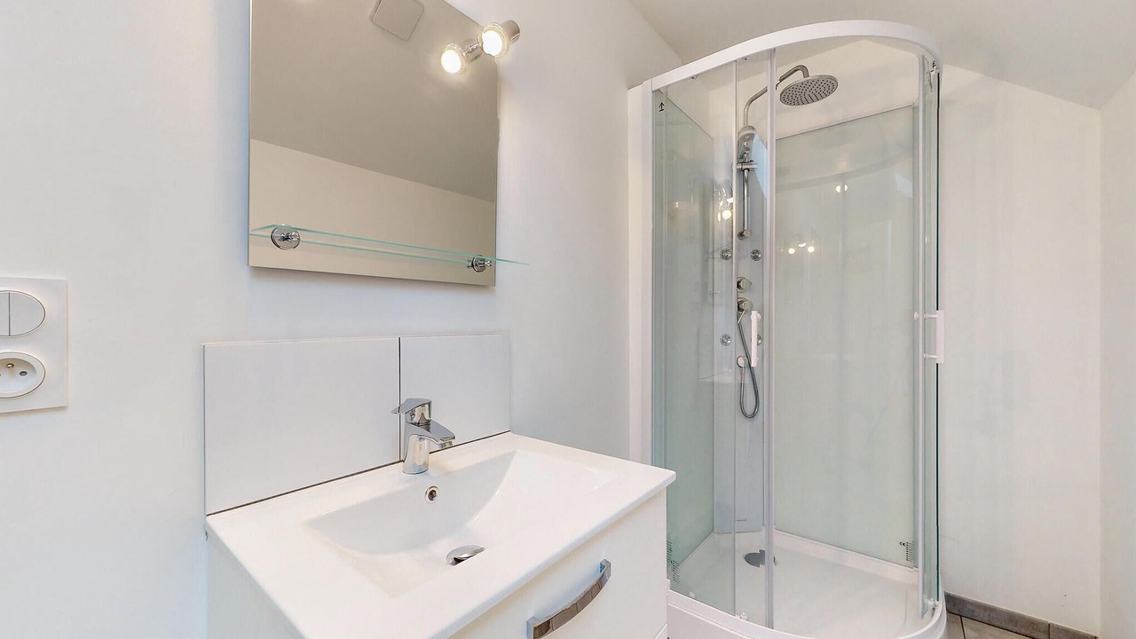 Photo of Bathroom in Neuilly-le-Vendin