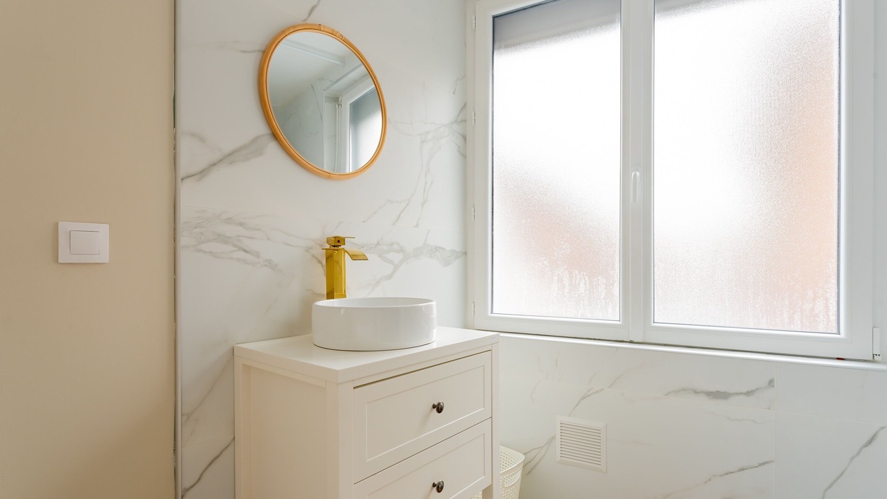 Photo of Bathroom in Lens