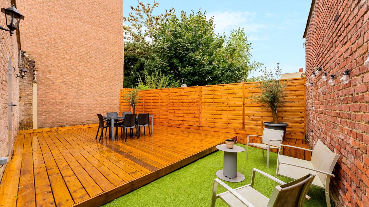 Photo of Outdoor in Lens