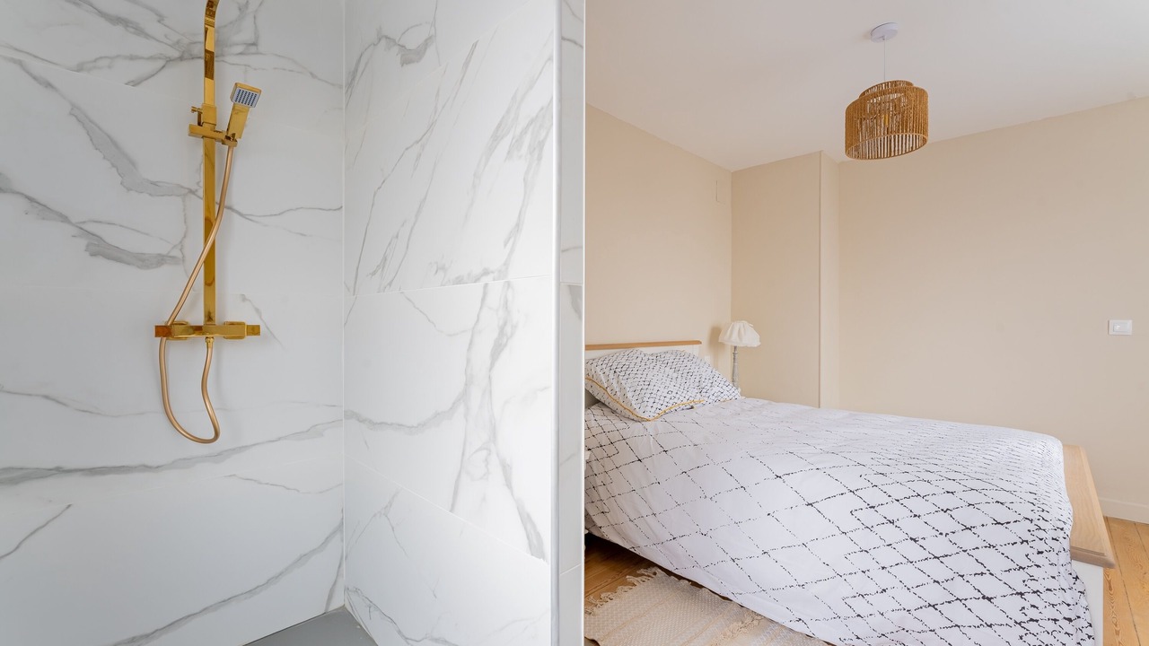 Photo of Bedroom in Lens