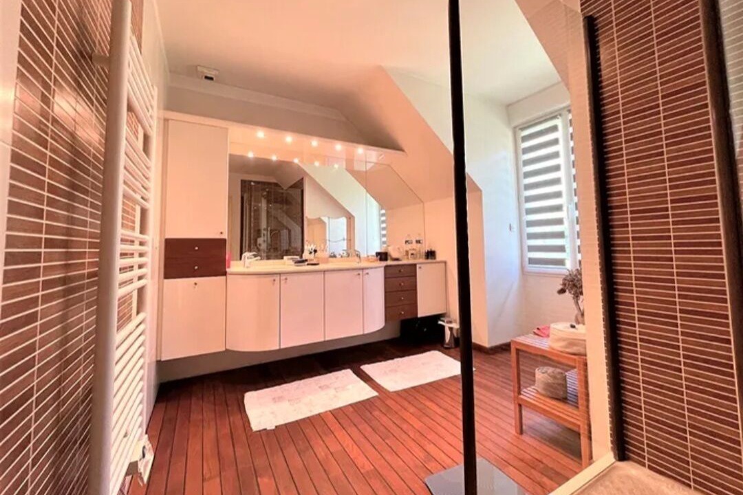 Photo of Bathroom in Saint-Prix