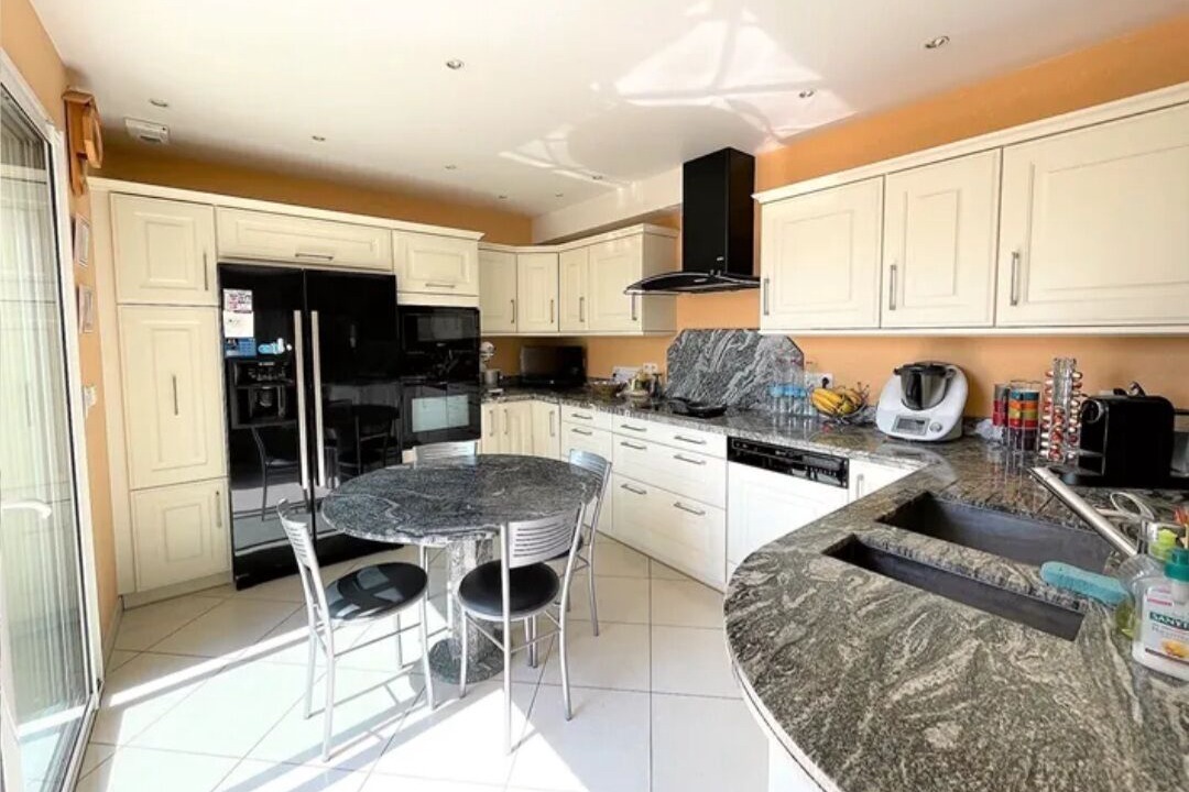 Photo of Kitchen in Saint-Prix