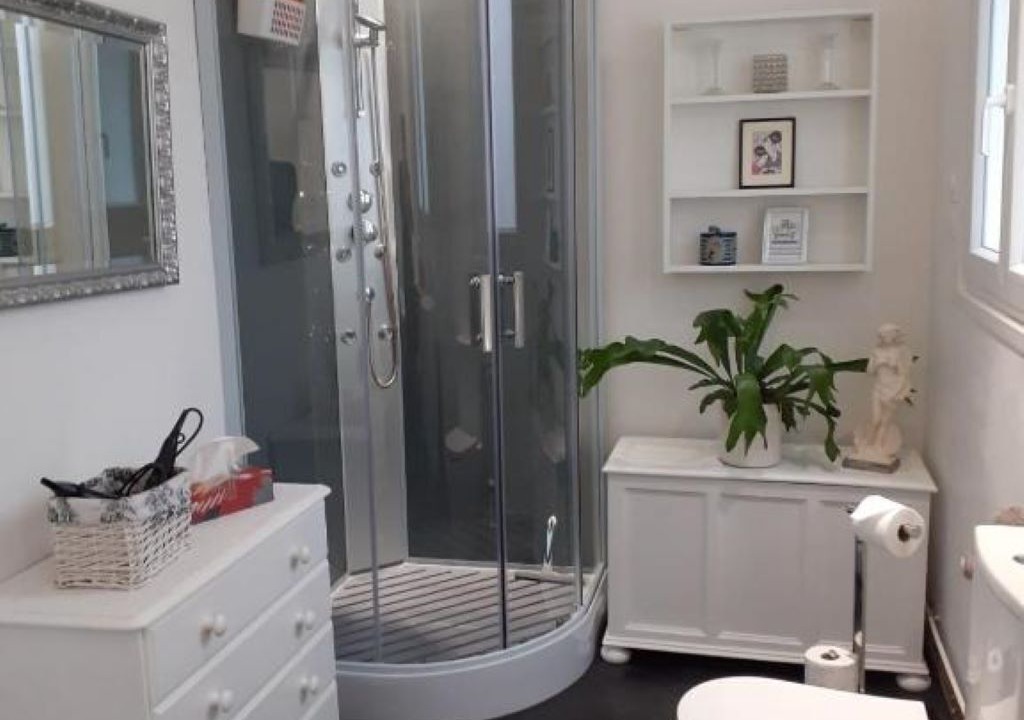 Photo of Bathroom in Marconne