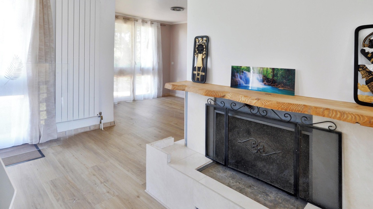 Photo of Livingroom in Ferolles-Attilly