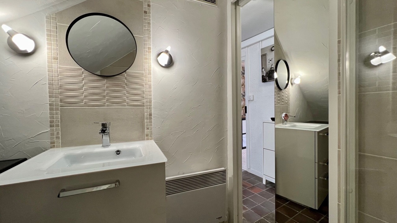 Photo of Bathroom in 3rd Arrondissement