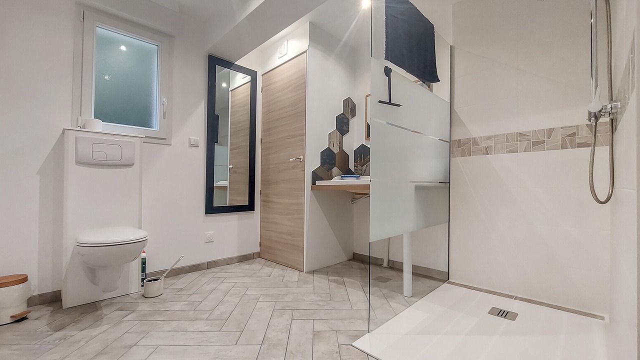 Photo of Bathroom in Carly