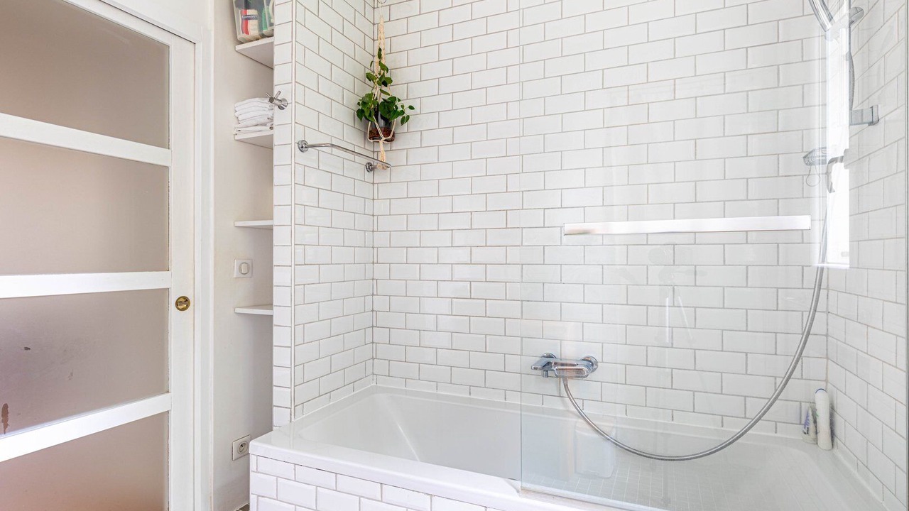Photo of Bathroom in Quartier Saint-Ambroise
