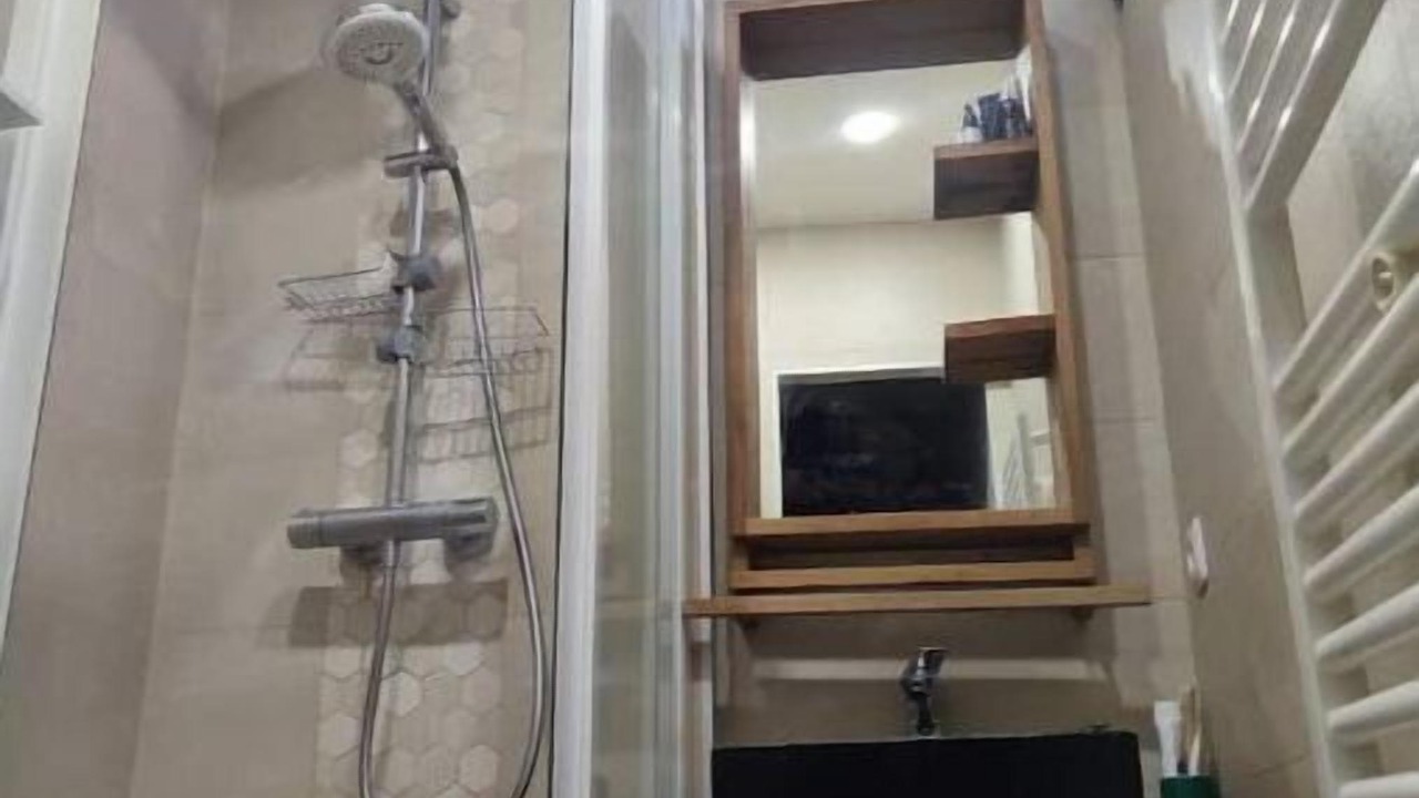 Photo of Bathroom in Combat