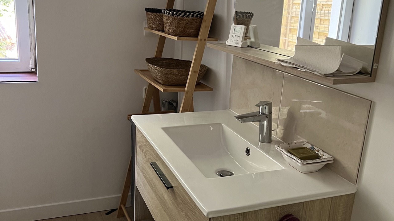 Photo of Bathroom in Menetreux-le-Pitois