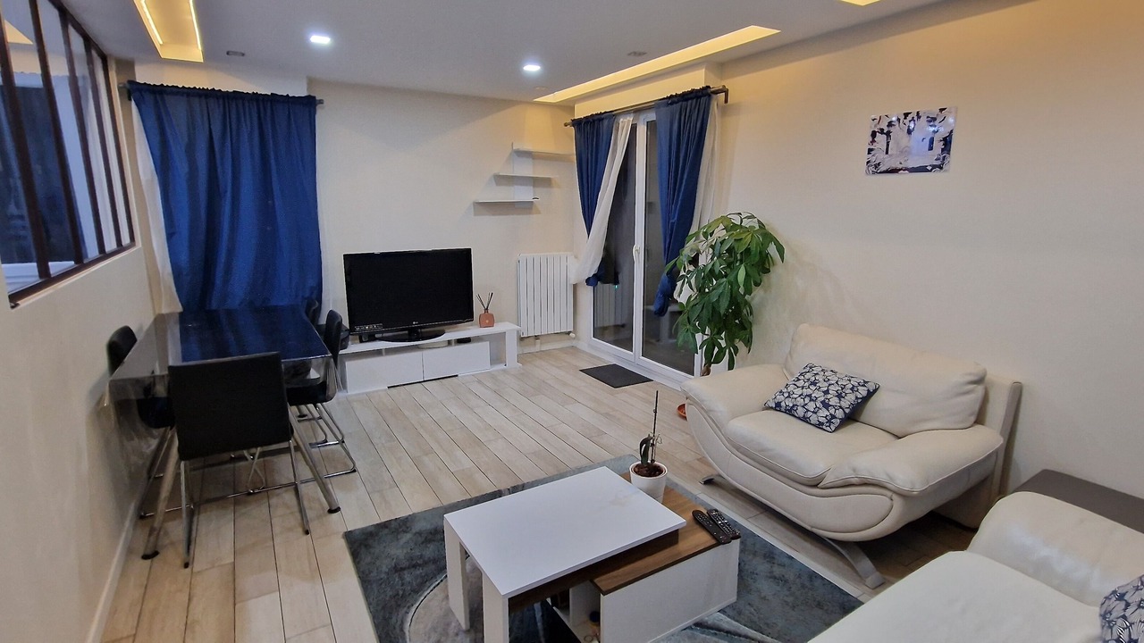 Photo of Livingroom in Colombes