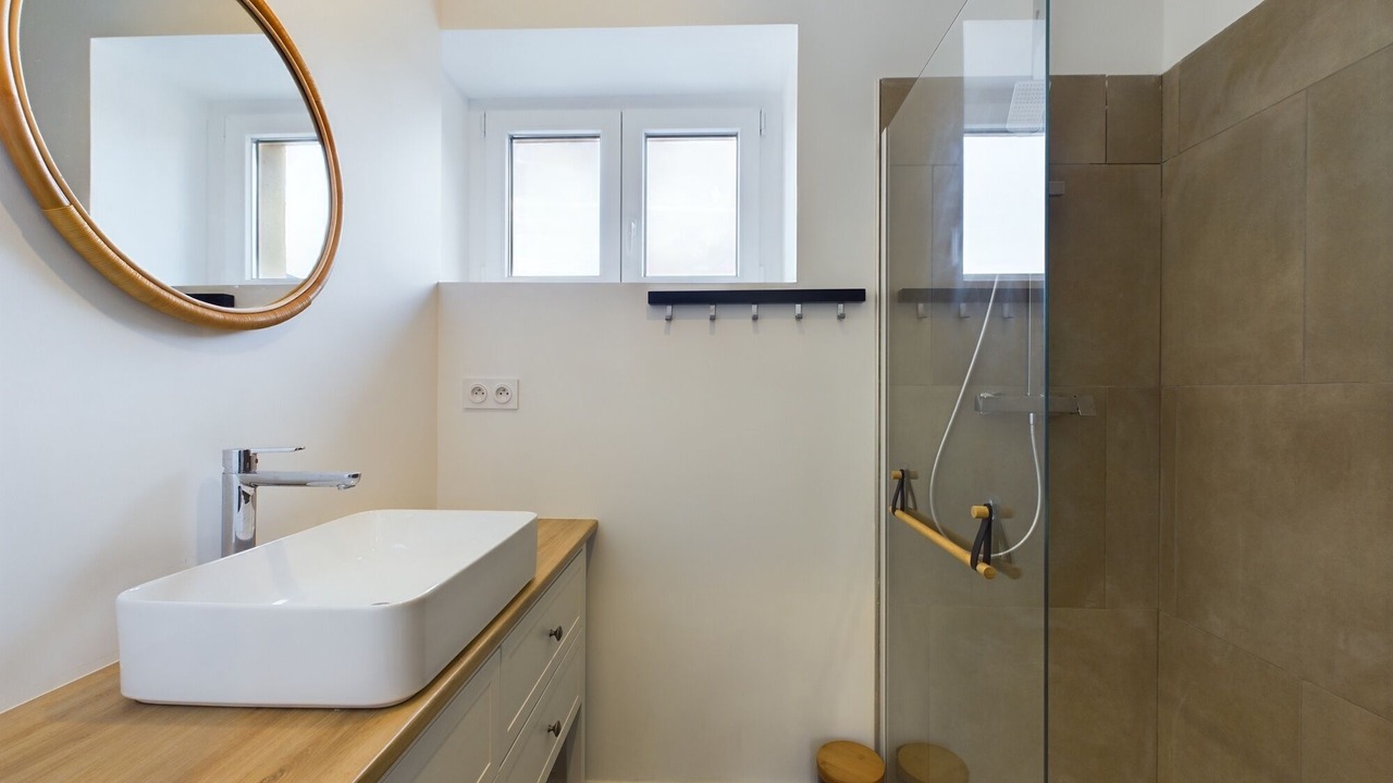 Photo of Bathroom in Margny-les-Compiegne