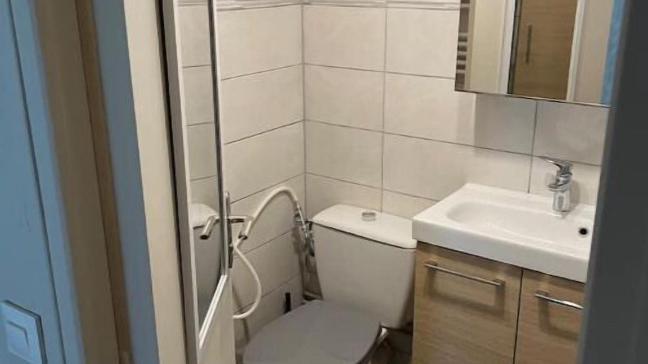 Photo of Bathroom in Villeneuve-le-Roi