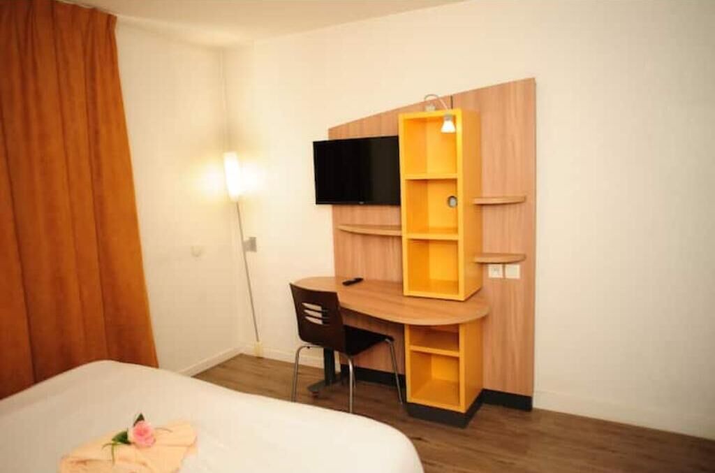 Photo of Bedroom in 10th Arrondissement Enclos-St-Laurent