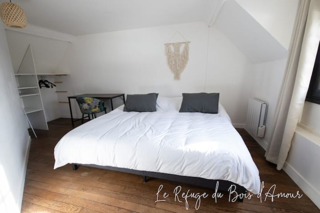 Photo of Bedroom in Arnieres-sur-Iton