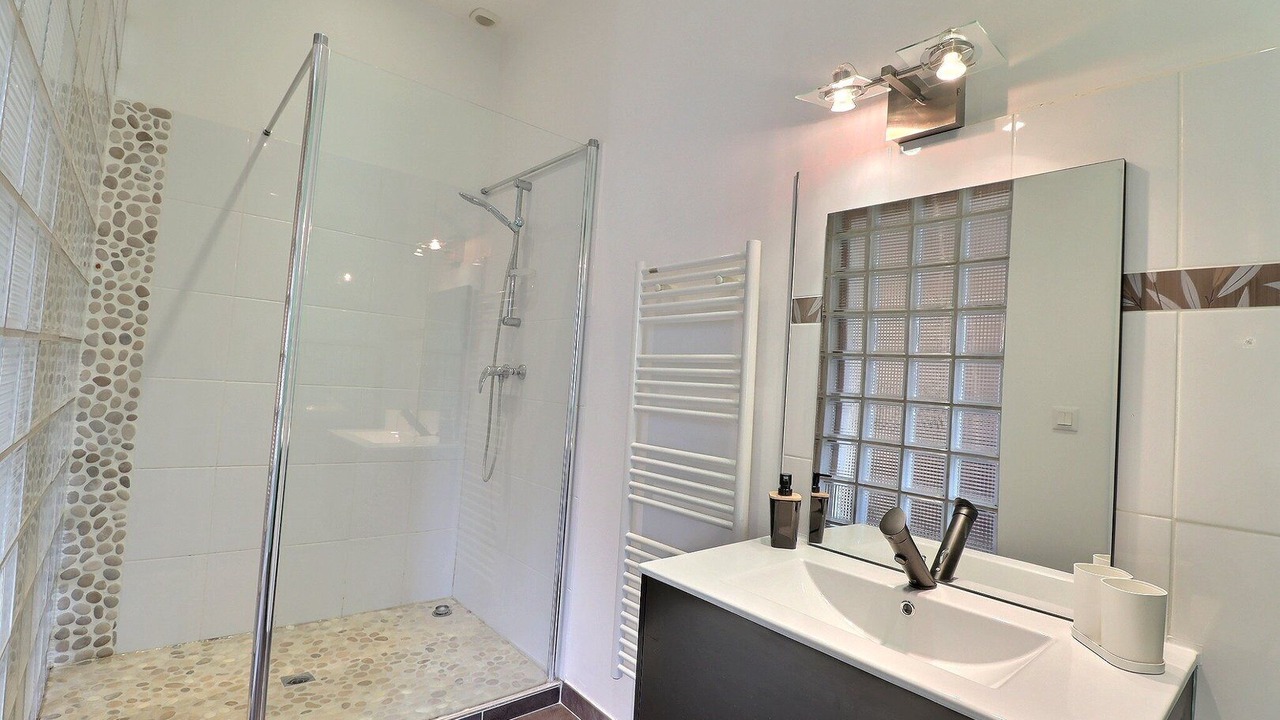 Photo of Bathroom in La Chapelle-Saint-Luc