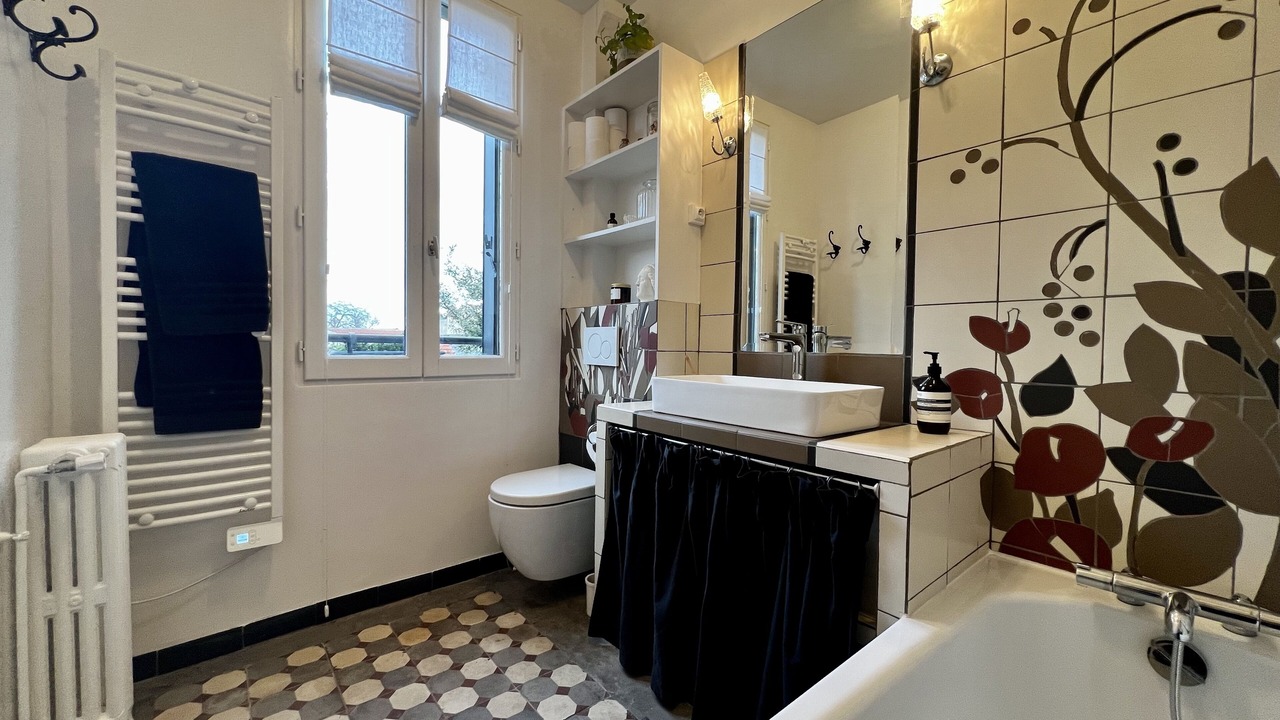 Photo of Bathroom in Les Lilas