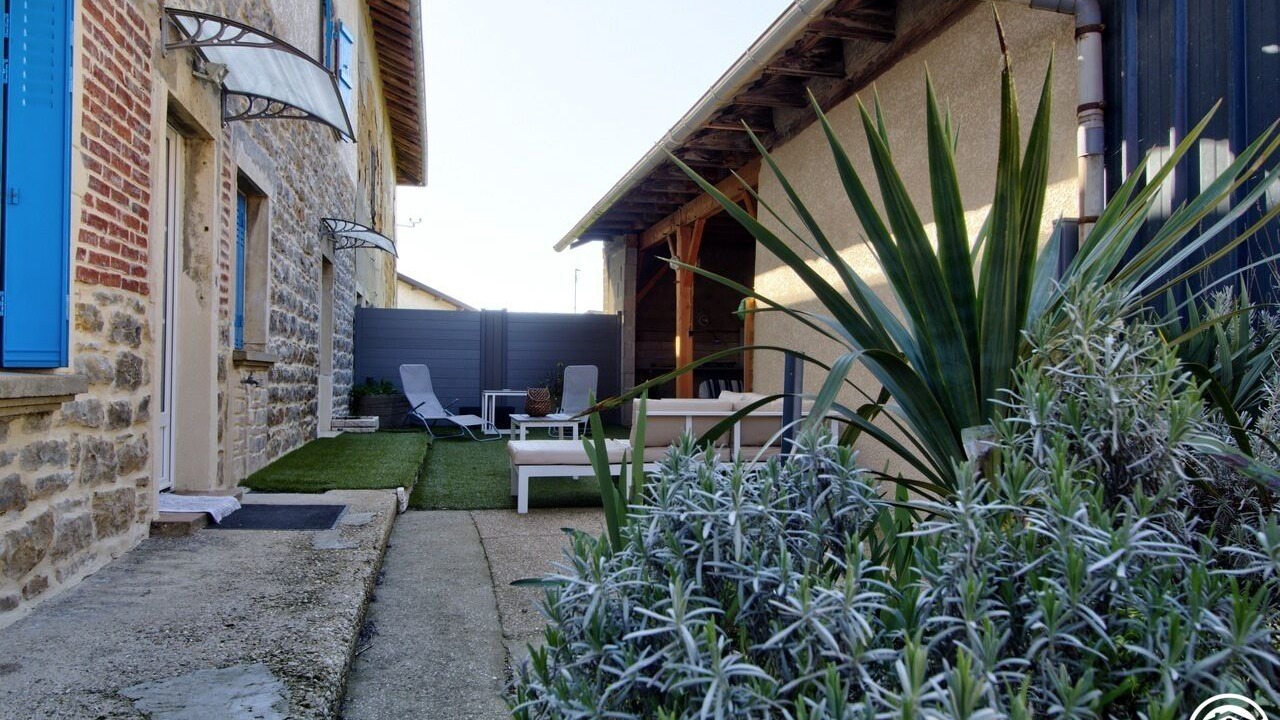 Photo of Patio Balcony in Saint-Julien-sur-Reyssouze