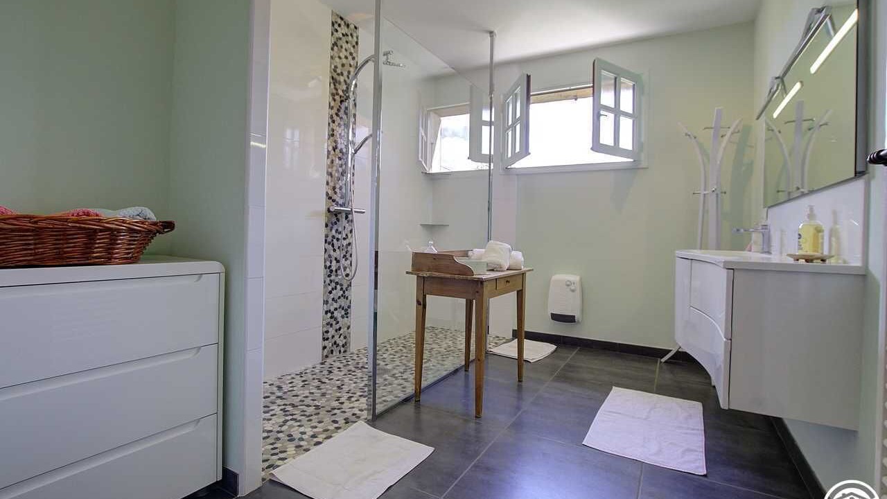 Photo of Bathroom in Val-Revermont