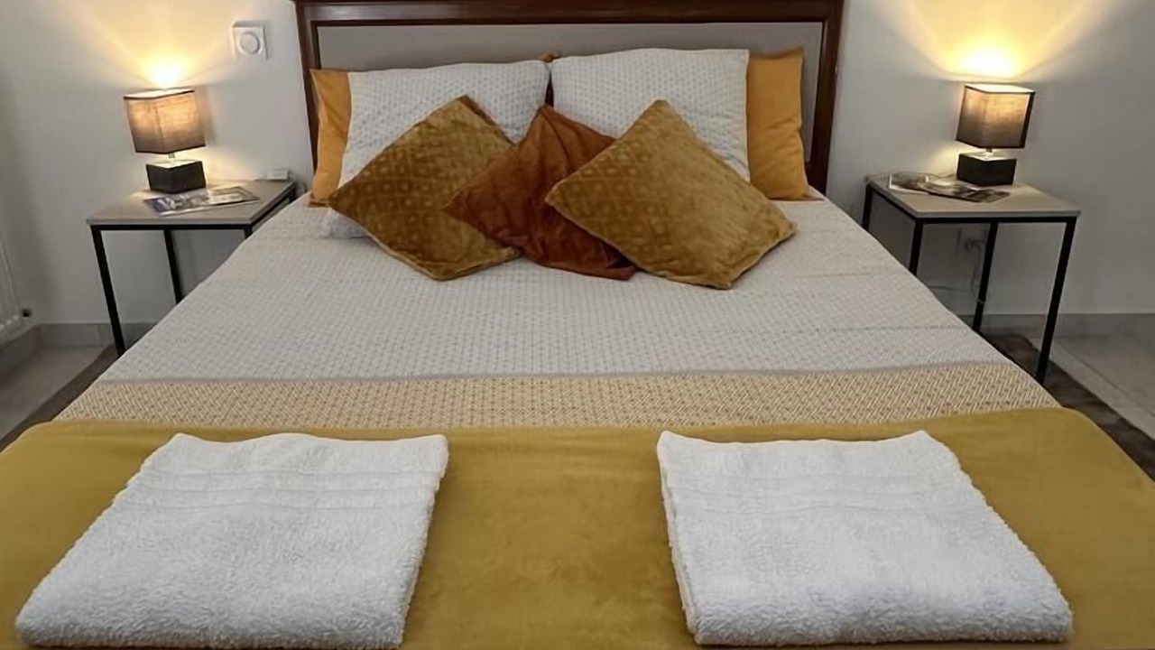 Photo of Bedroom in Peronnas
