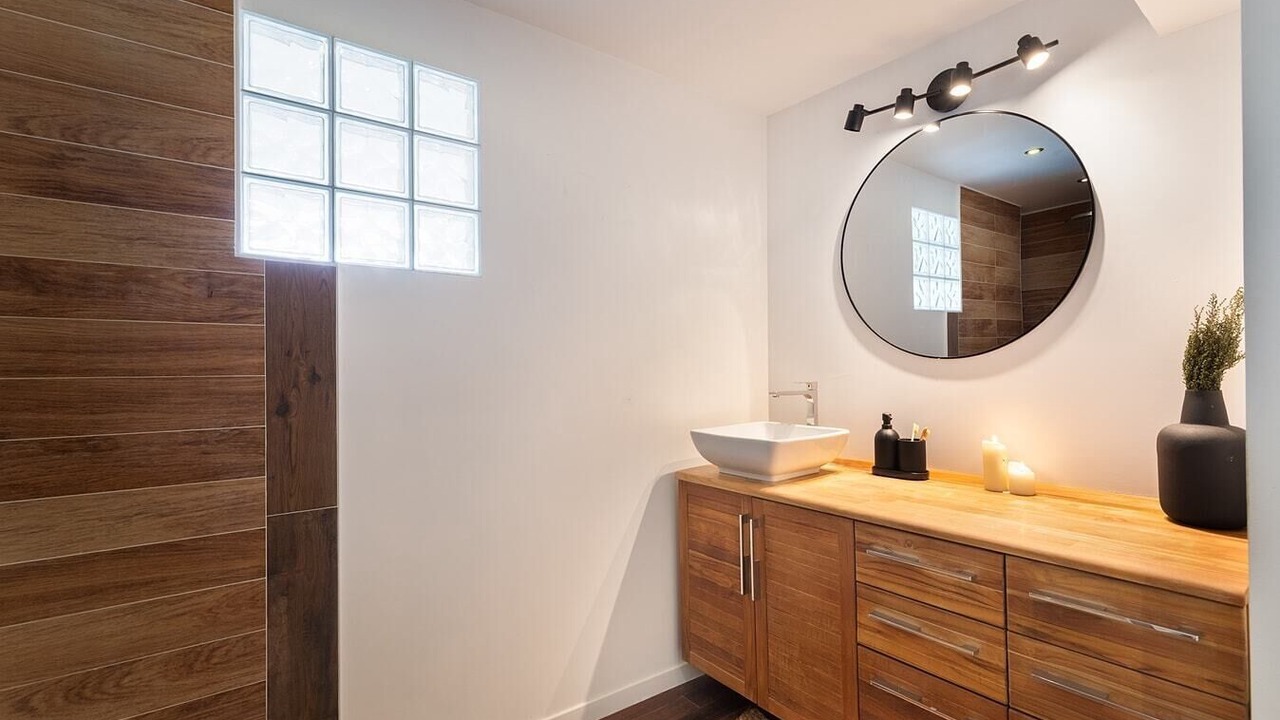 Photo of Bathroom in Republique–Point-du-Jour