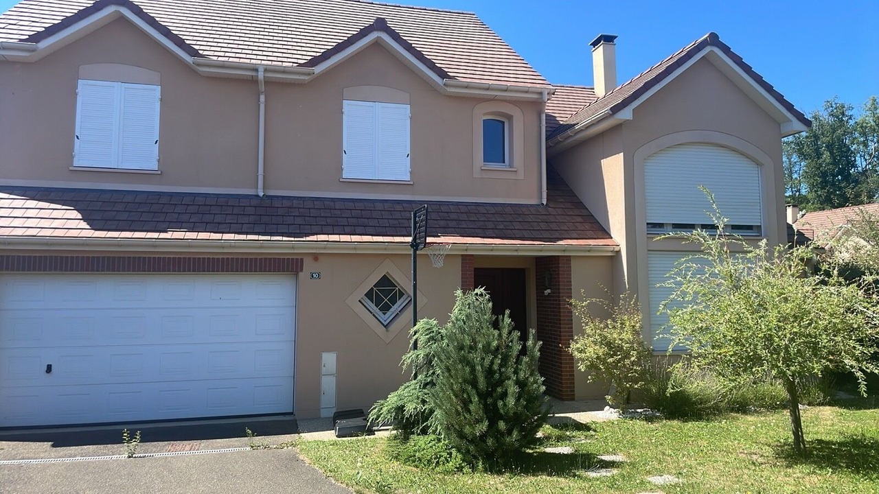 Photo of Outdoor in Le Mesnil-Saint-Denis
