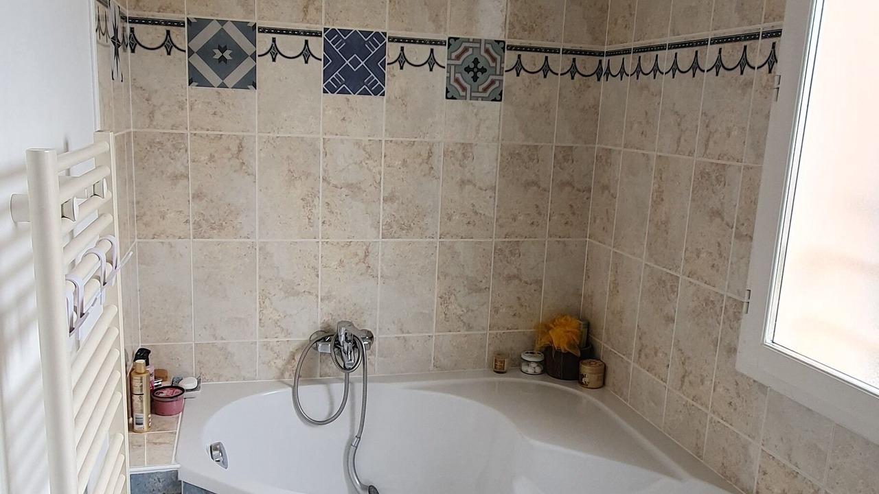 Photo of Bathroom in Le Mesnil-Saint-Denis