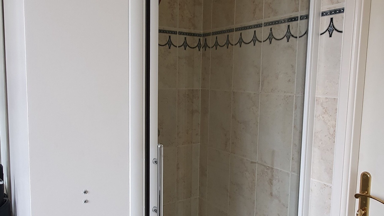 Photo of Bathroom in Le Mesnil-Saint-Denis