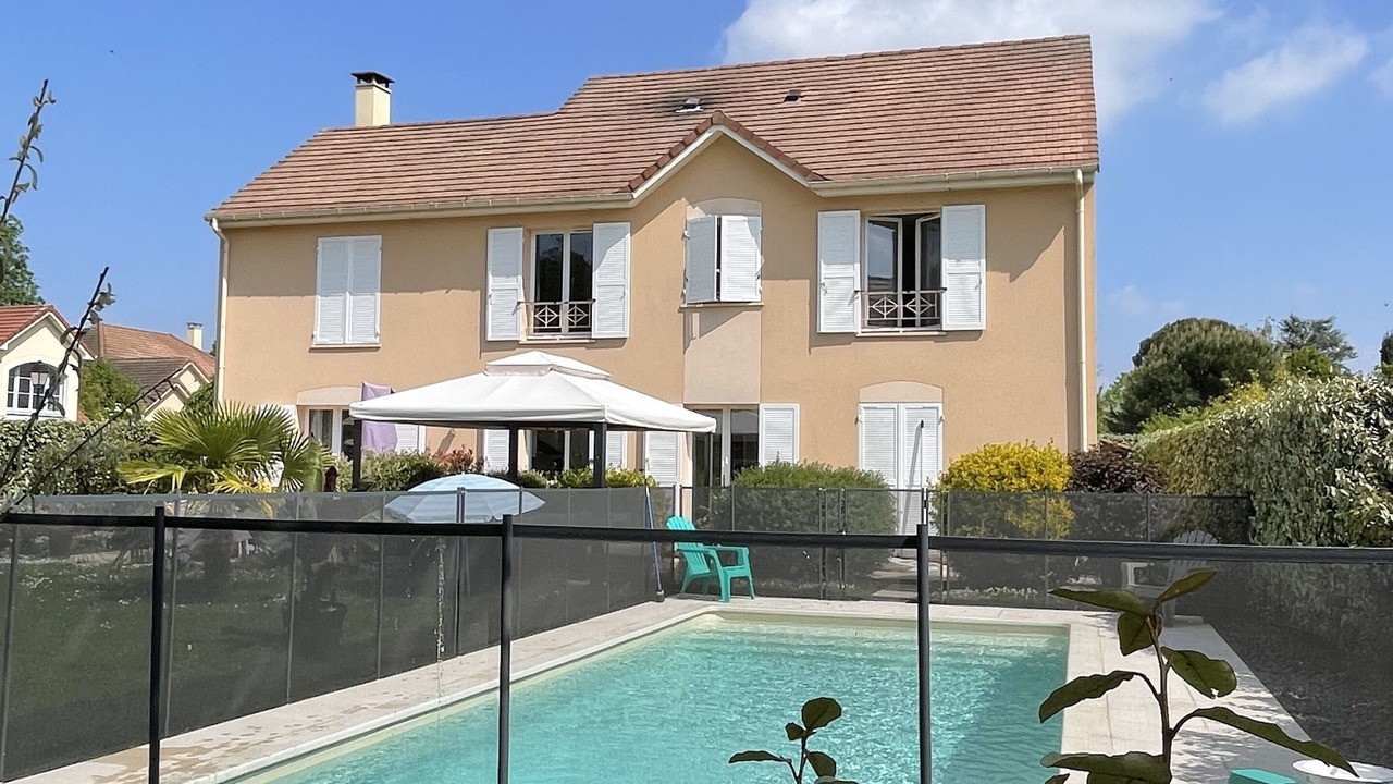 Photo of Outdoor in Le Mesnil-Saint-Denis