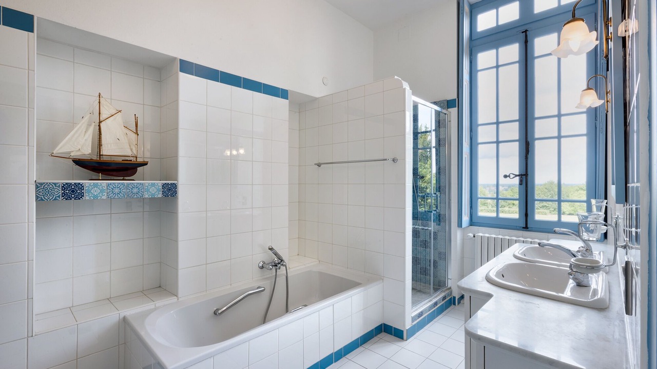 Photo of Bathroom in Cuisery