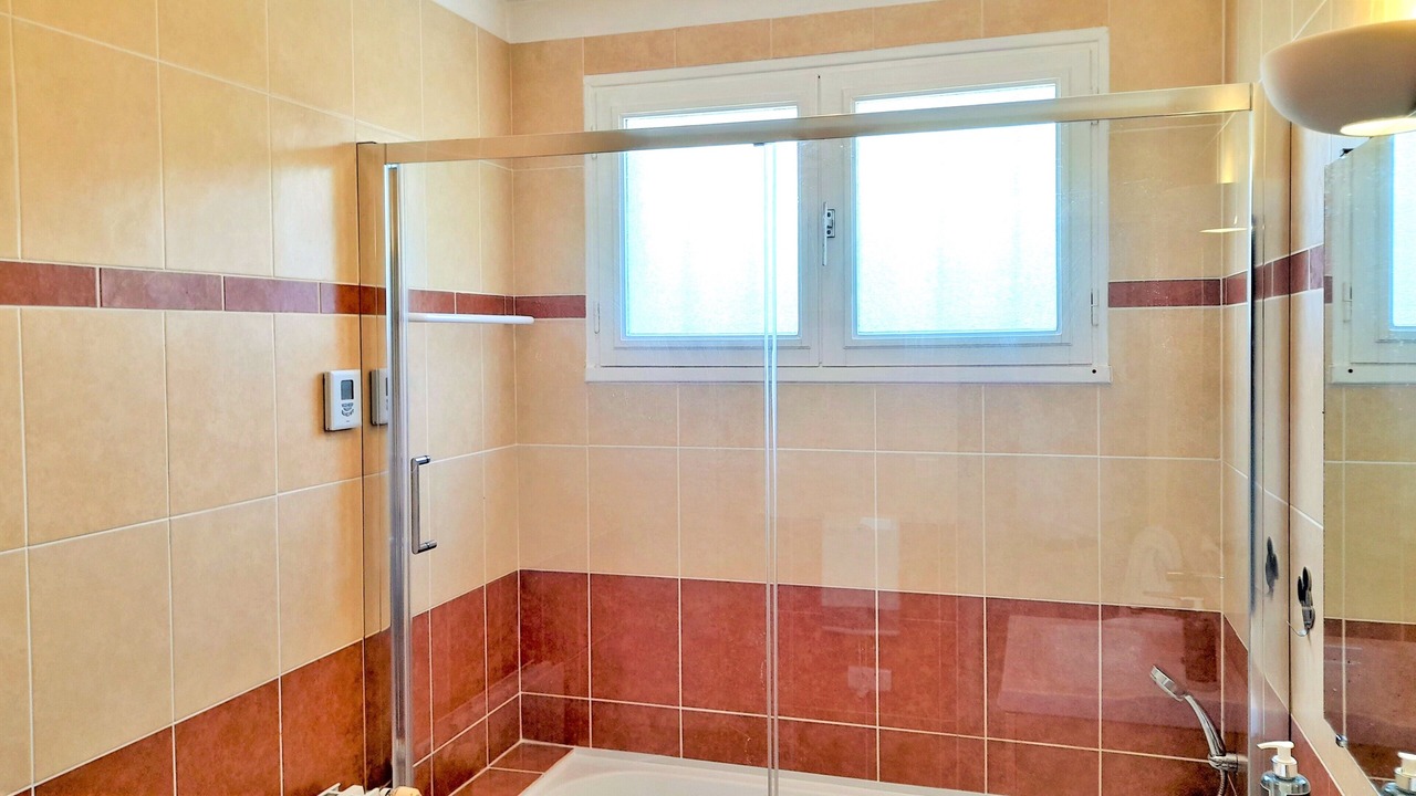 Photo of Bathroom in Jouy-en-Josas