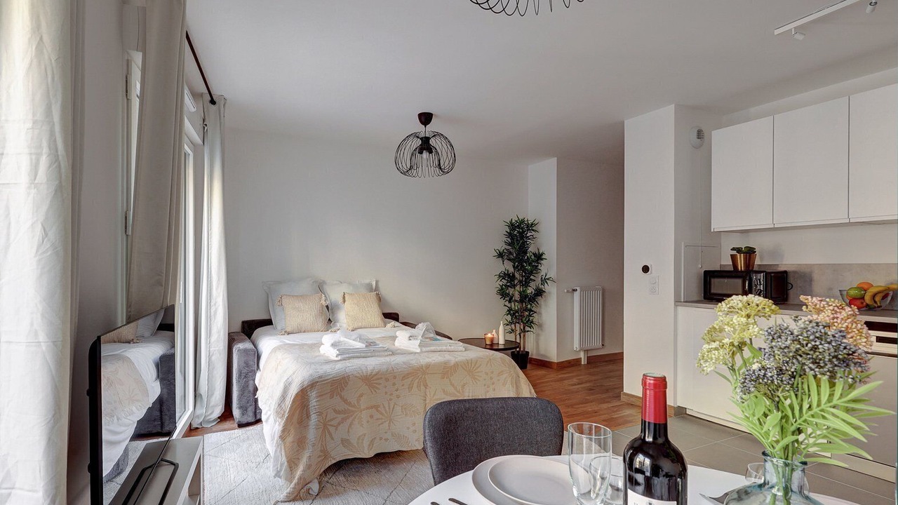 Photo of Bedroom in 17th Arrondissement