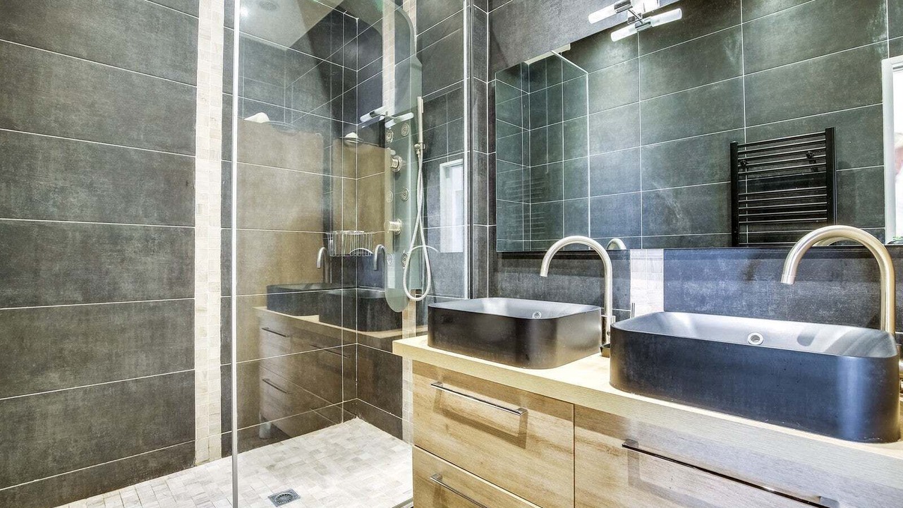 Photo of Bathroom in Quartier du Mail