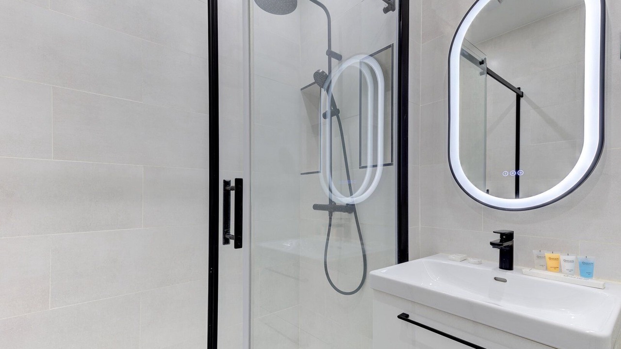 Photo of Bathroom in Suresnes