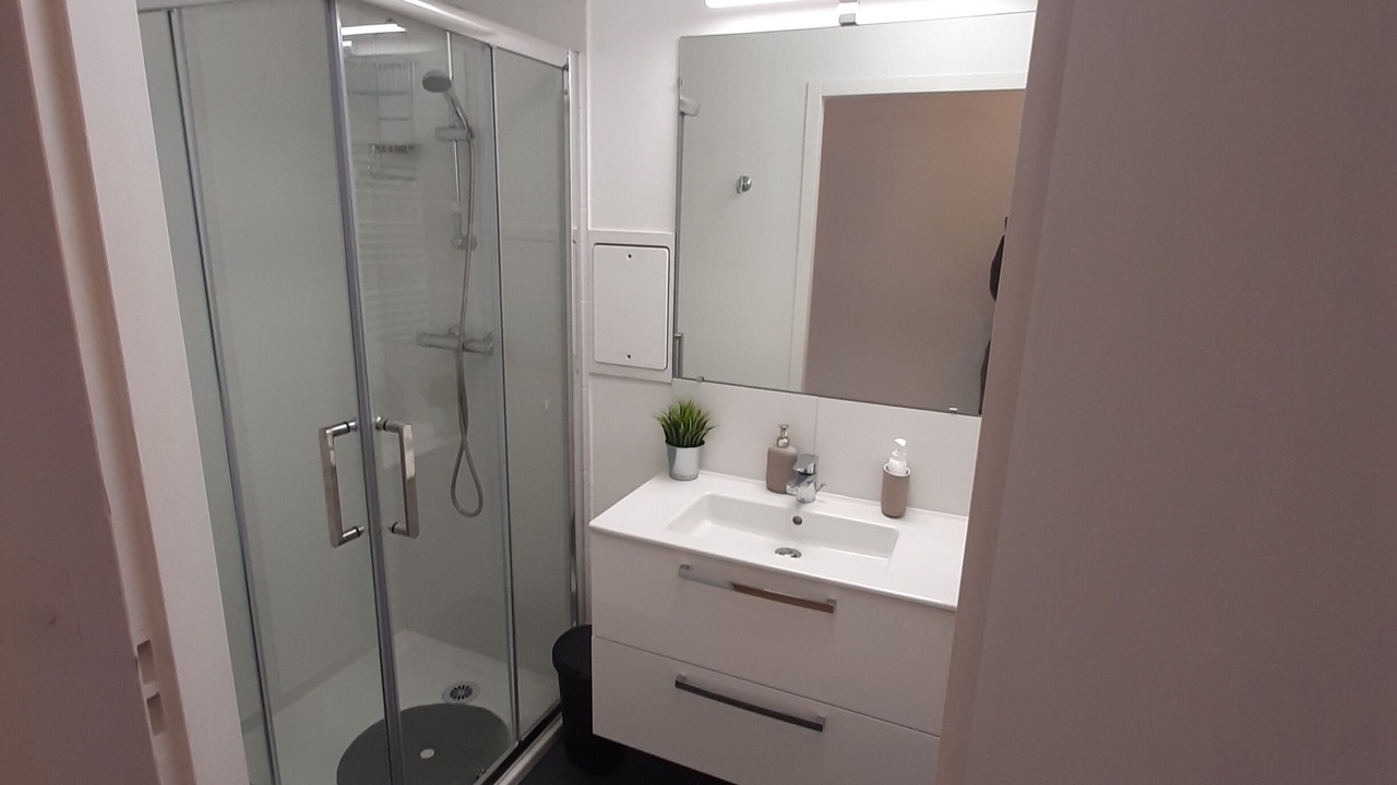 Photo of Bathroom in Plateau - Mont-Valerien