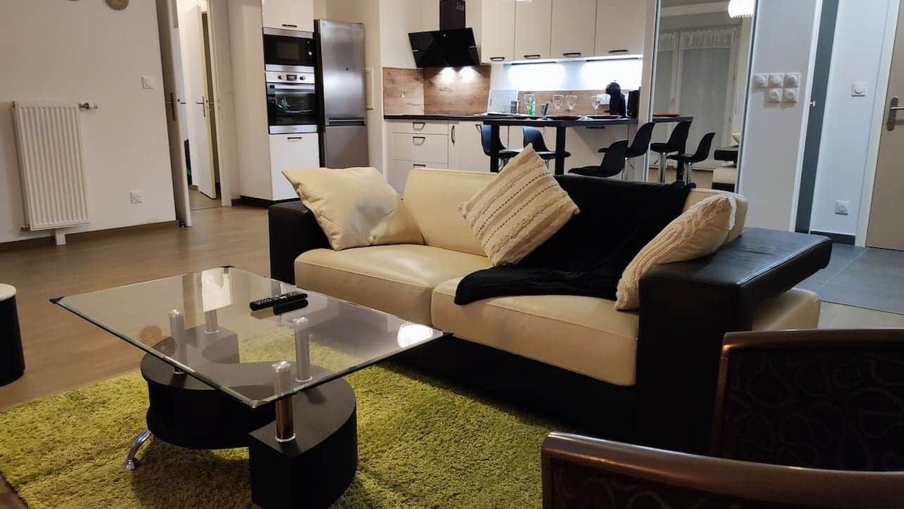 Photo of Livingroom in Faubourg-Raines