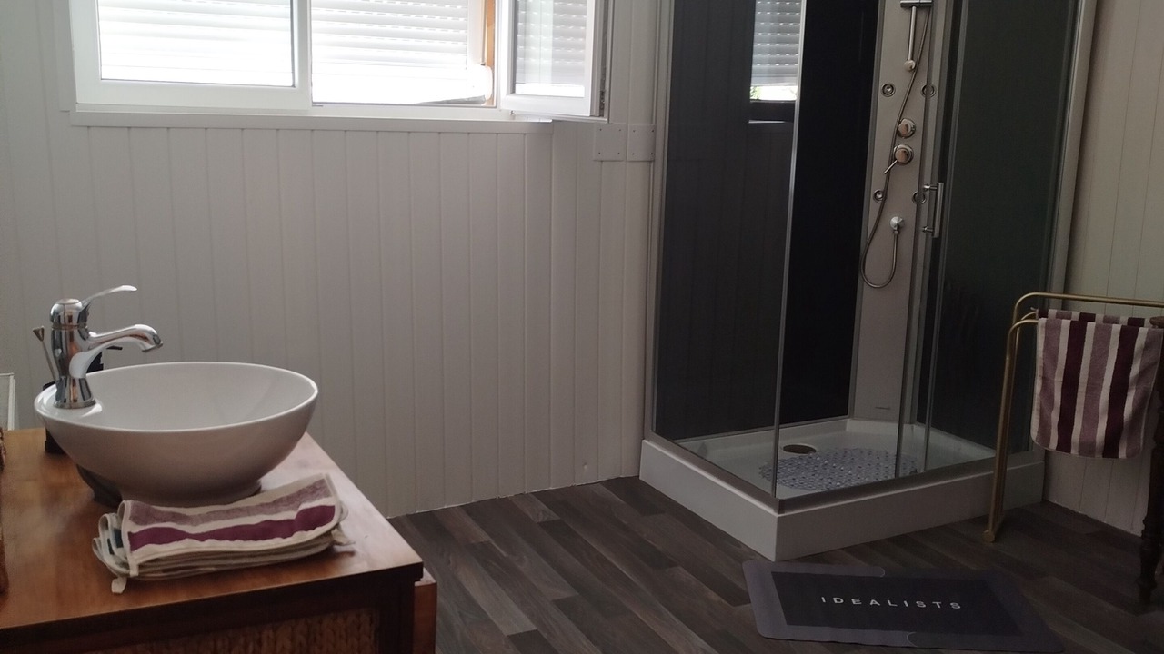 Photo of Bathroom in La Neuville-a-Maire