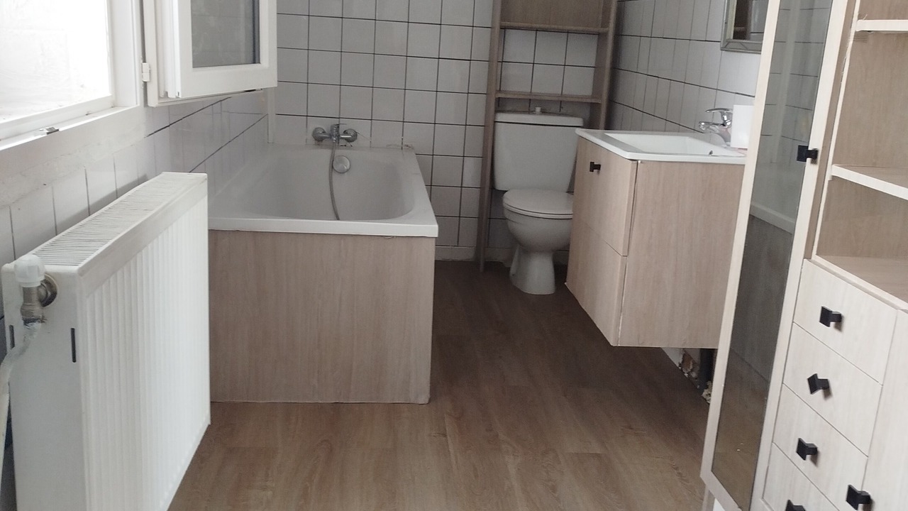 Photo of Bathroom in La Neuville-a-Maire