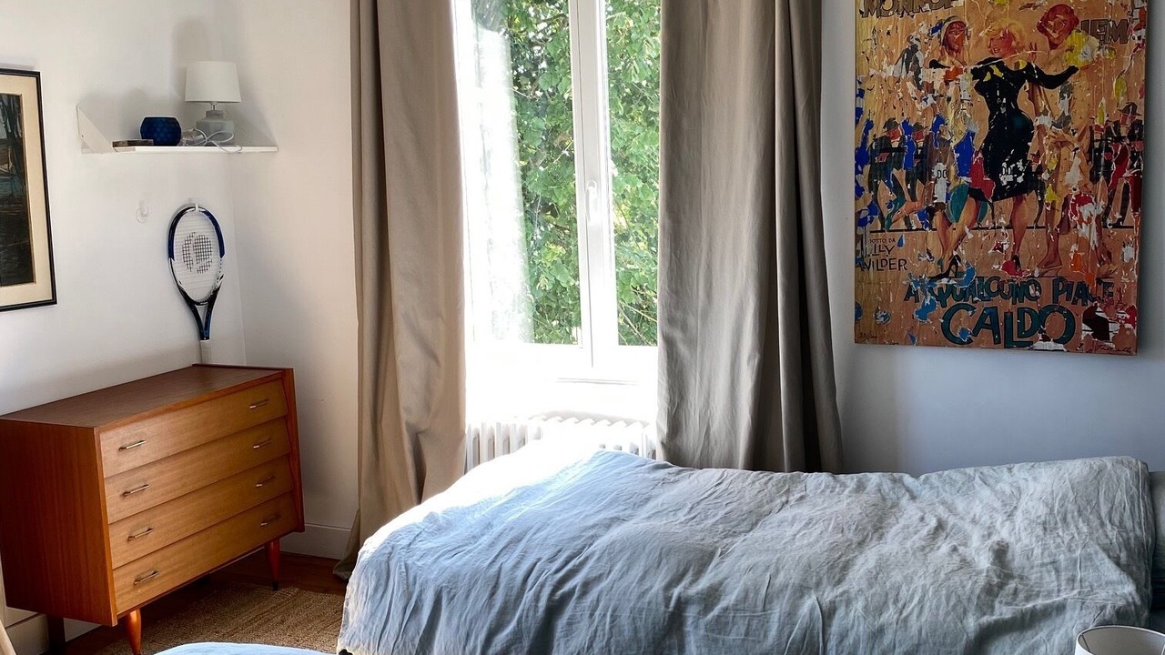 Photo of Bedroom in Poses
