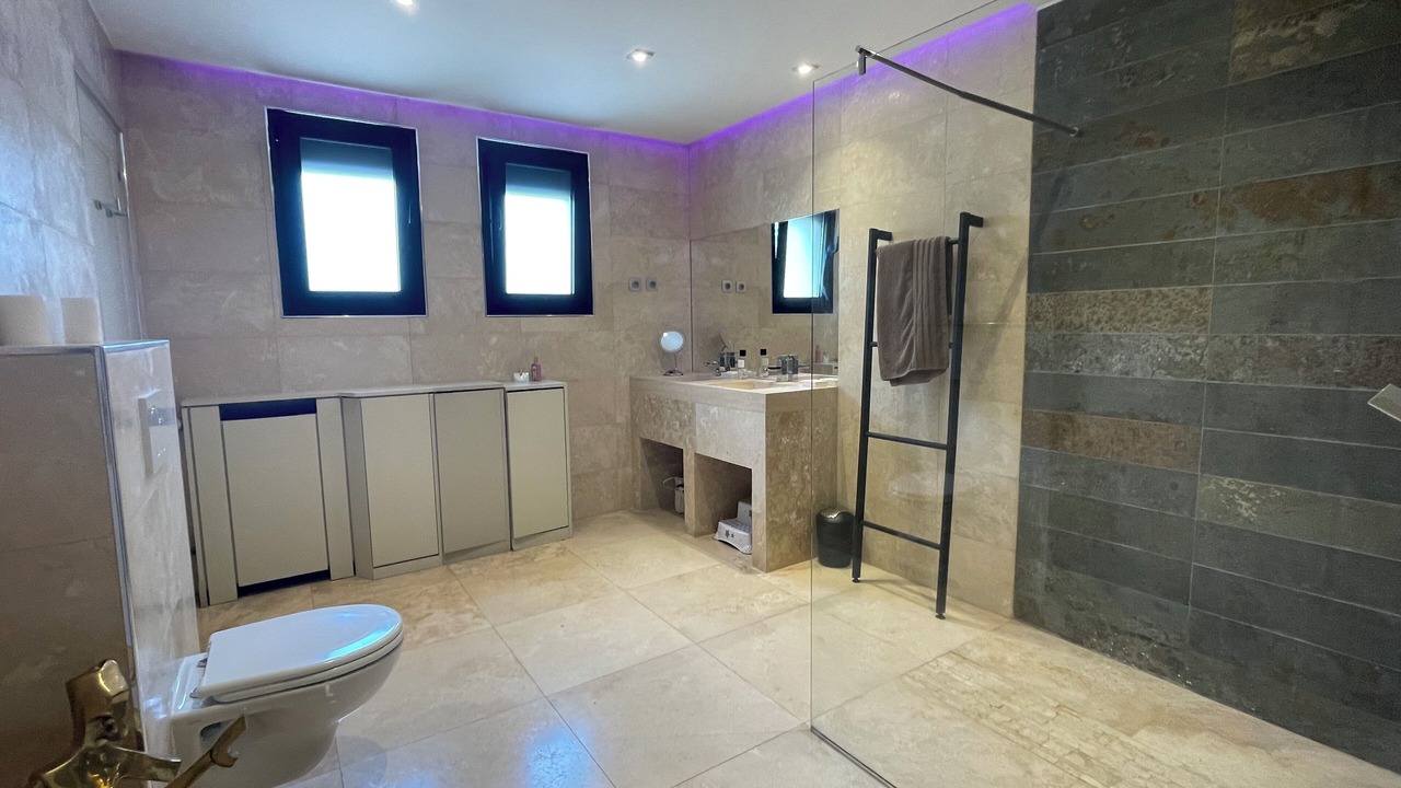 Photo of Bathroom in Les Alluets-le-Roi