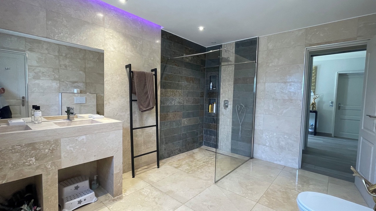 Photo of Bathroom in Les Alluets-le-Roi