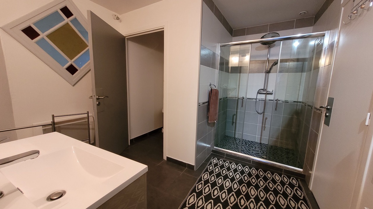 Photo of Bathroom in Alencon