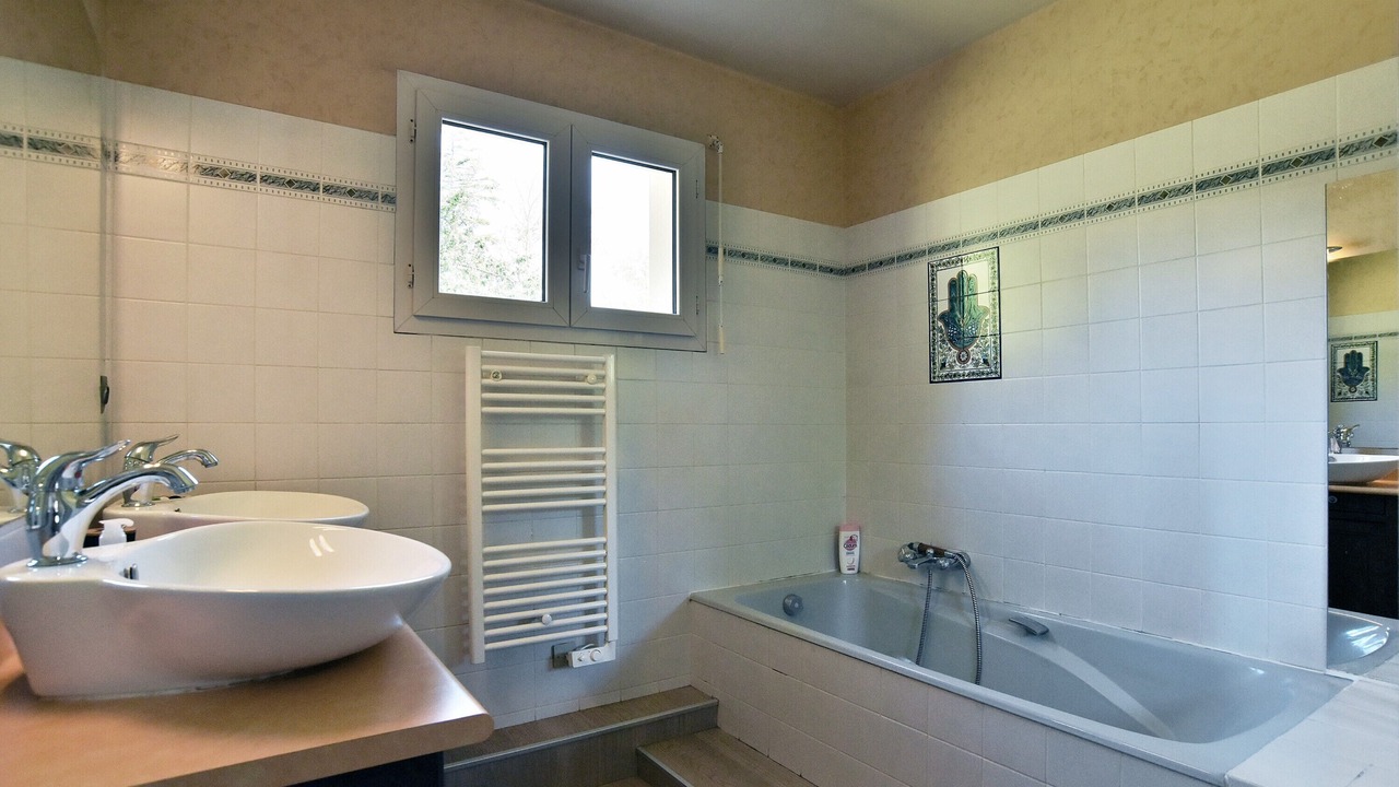 Photo of Bathroom in Vains