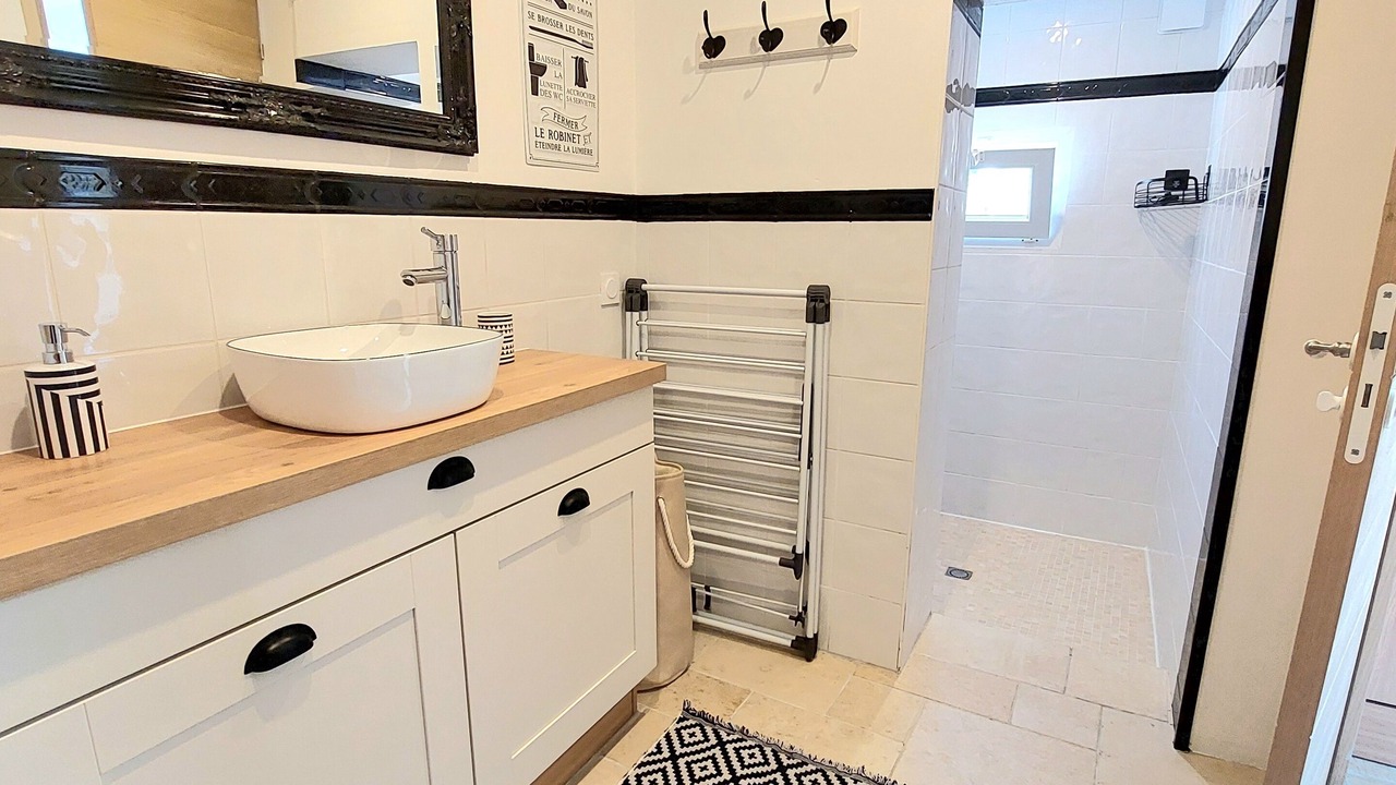 Photo of Bathroom in Lacres