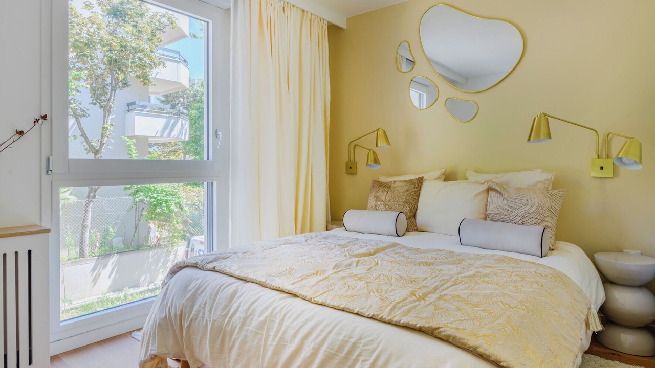 Photo of Bedroom in Suresnes