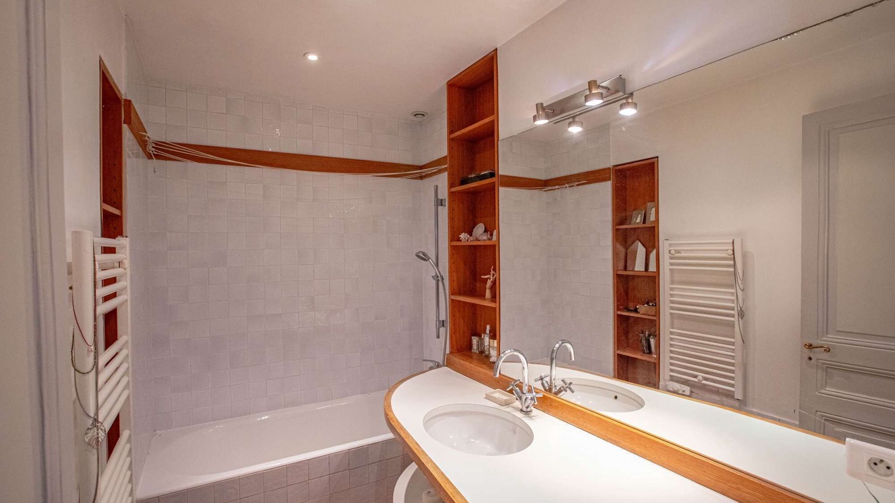 Photo of Bathroom in Val-de-Grace