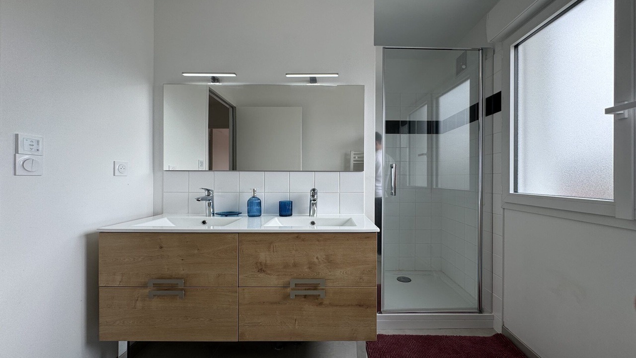 Photo of Bathroom in Miroir - Batignolles