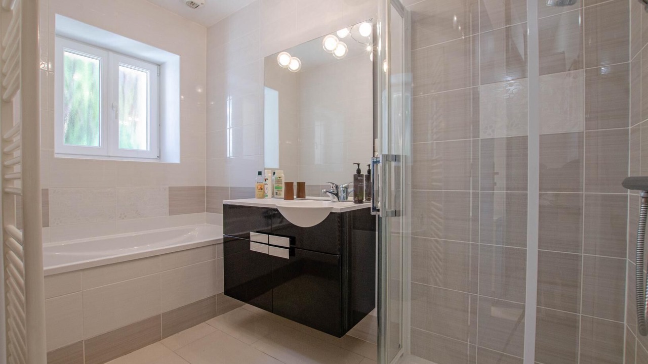 Photo of Bathroom in Saint-Hilaire-sous-Romilly