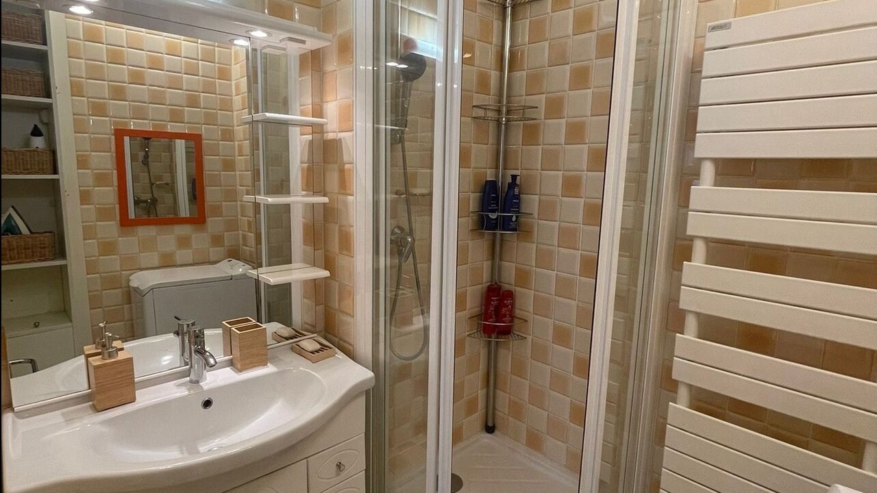 Photo of Bathroom in Parc-de-Montsouris