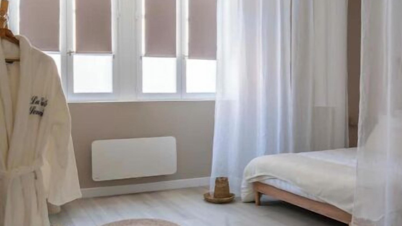 Photo of Bedroom in Saint-Pierre-les-Nemours