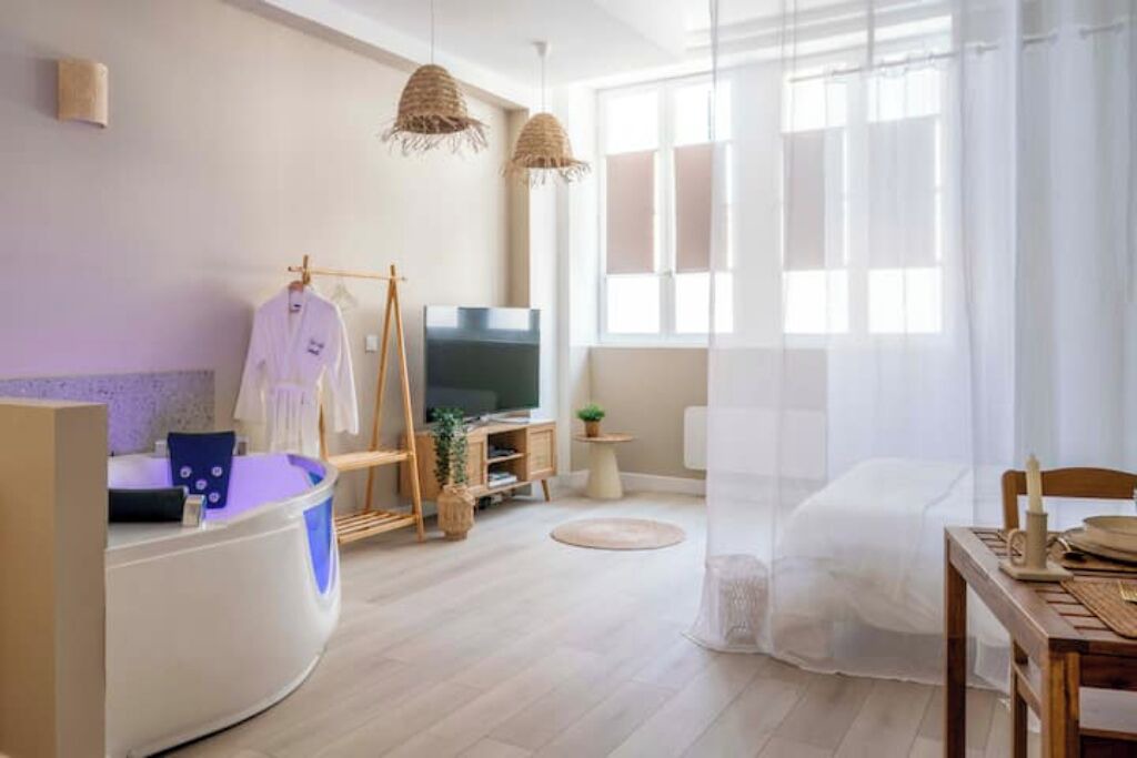 Photo of Bedroom in Saint-Pierre-les-Nemours